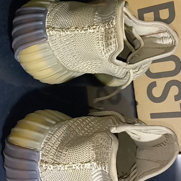 Yeezy boosts v2 - Picture 3 of 10